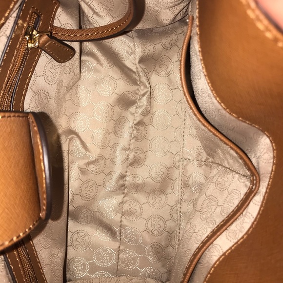 Michael Kors Medium Hamilton Handbag - Picture 6 of 6